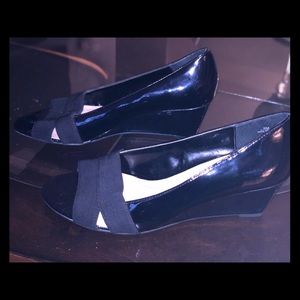 Ellen Tracy peep toe wedge never worn